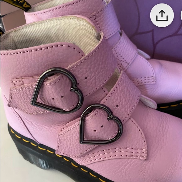 Rare pink heart Dr. marten - Picture 2 of 3